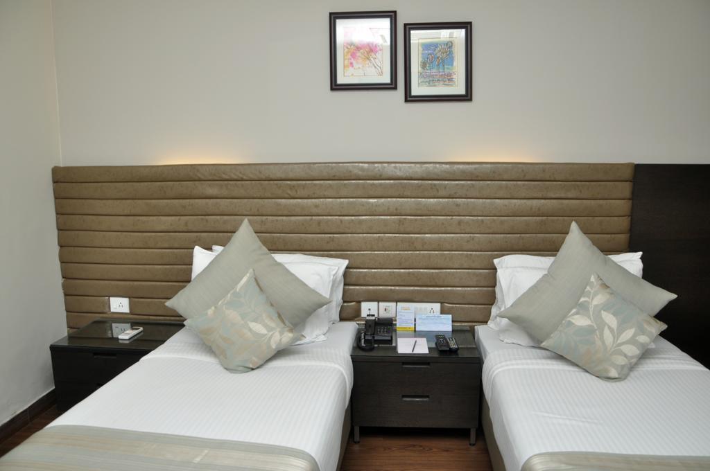 כלכותה Indismart Hotel מראה חיצוני תמונה