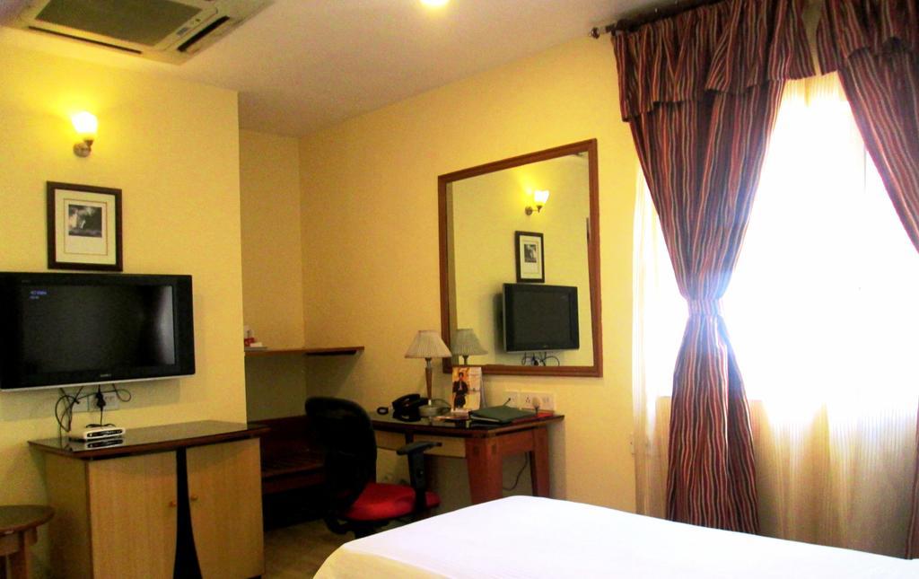 כלכותה Indismart Hotel מראה חיצוני תמונה