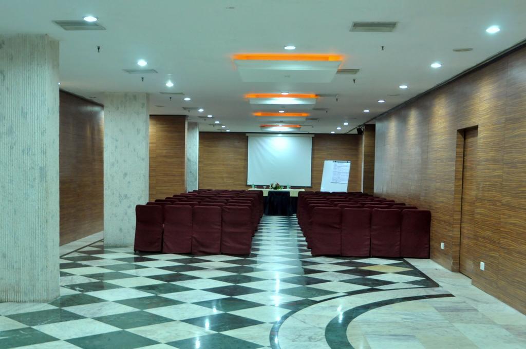 כלכותה Indismart Hotel מראה חיצוני תמונה