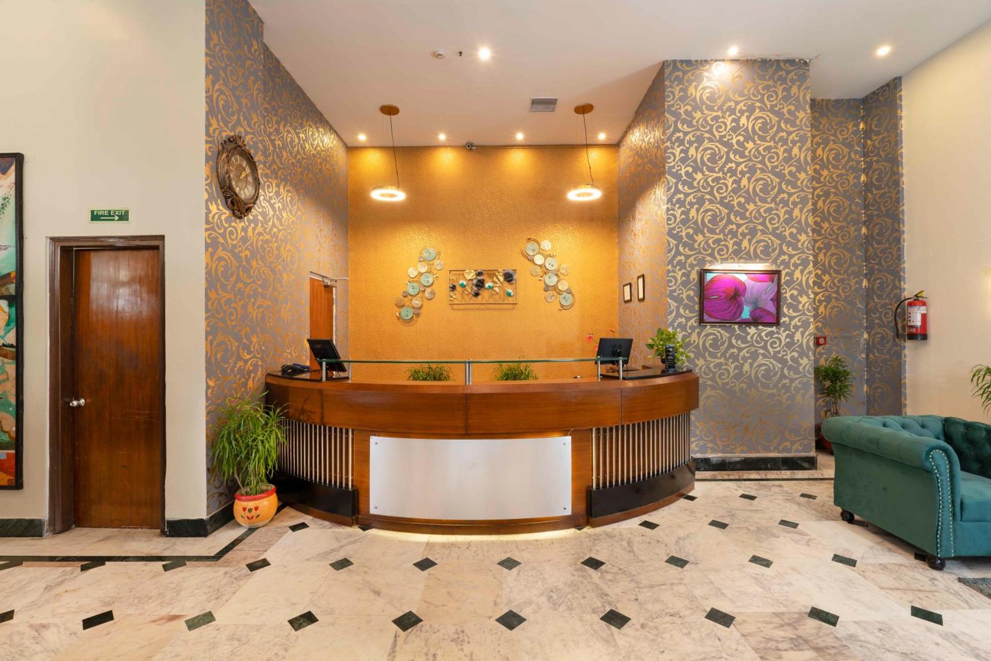 כלכותה Indismart Hotel מראה חיצוני תמונה