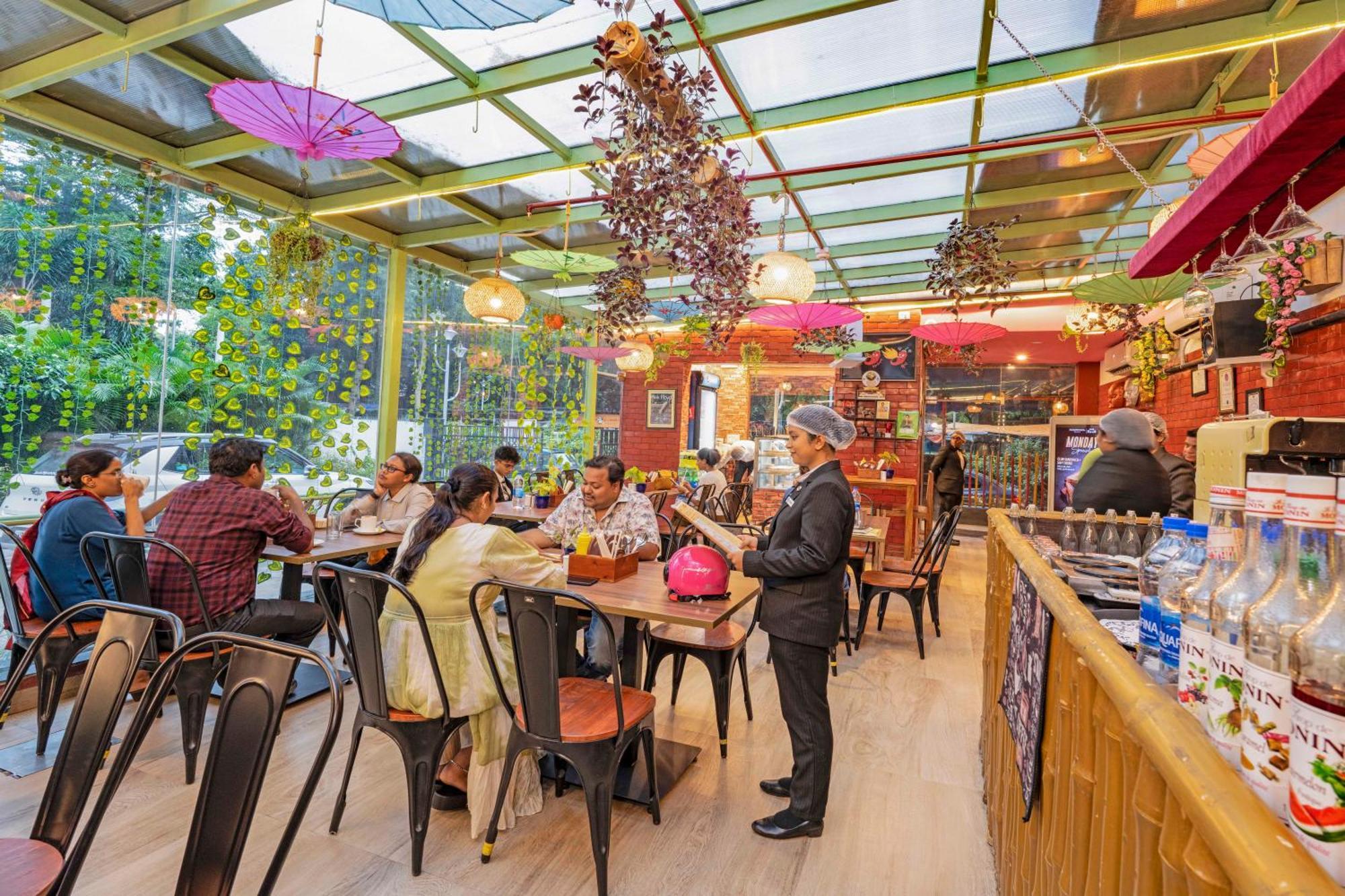 כלכותה Indismart Hotel מראה חיצוני תמונה
