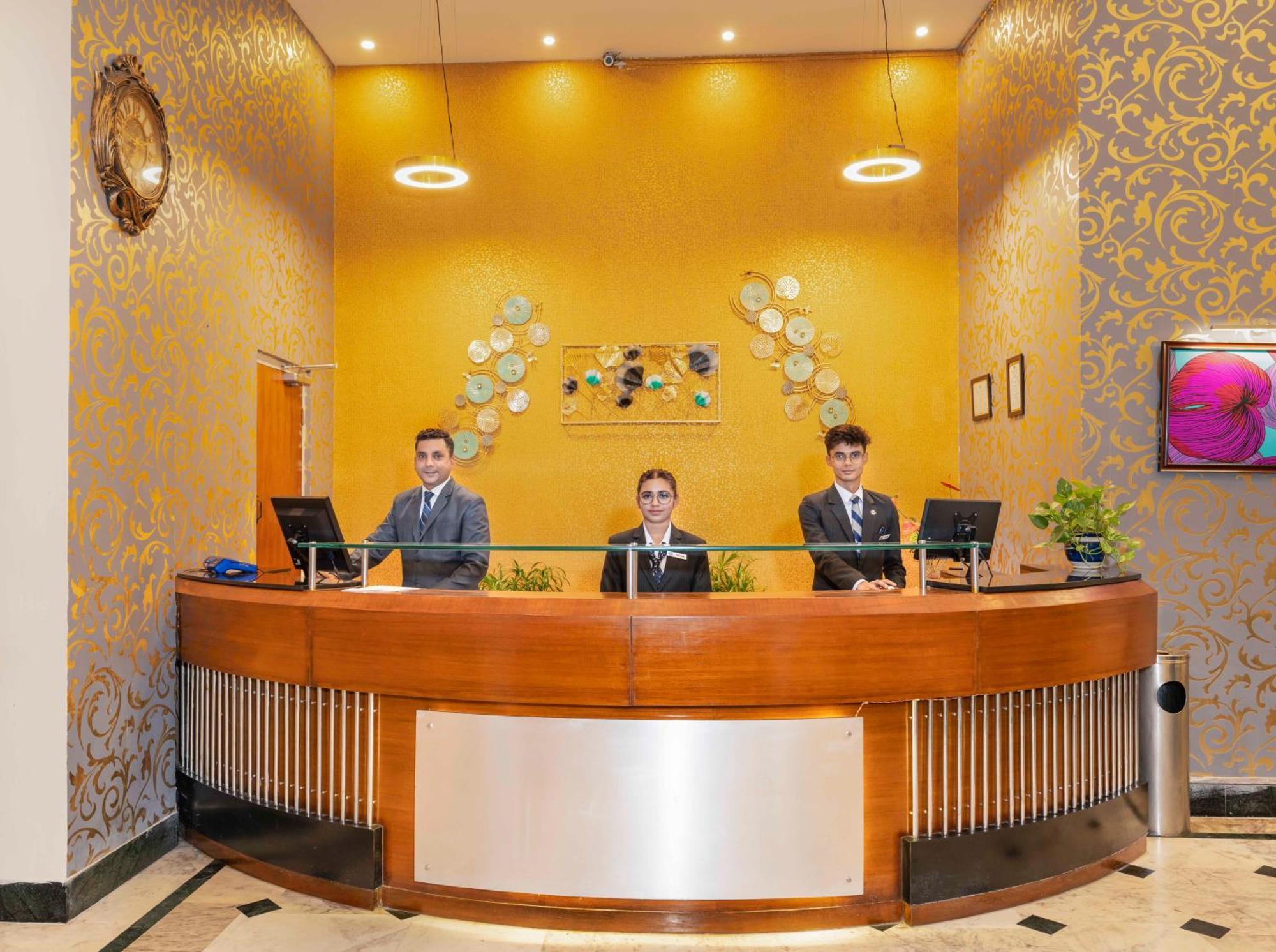 כלכותה Indismart Hotel מראה חיצוני תמונה