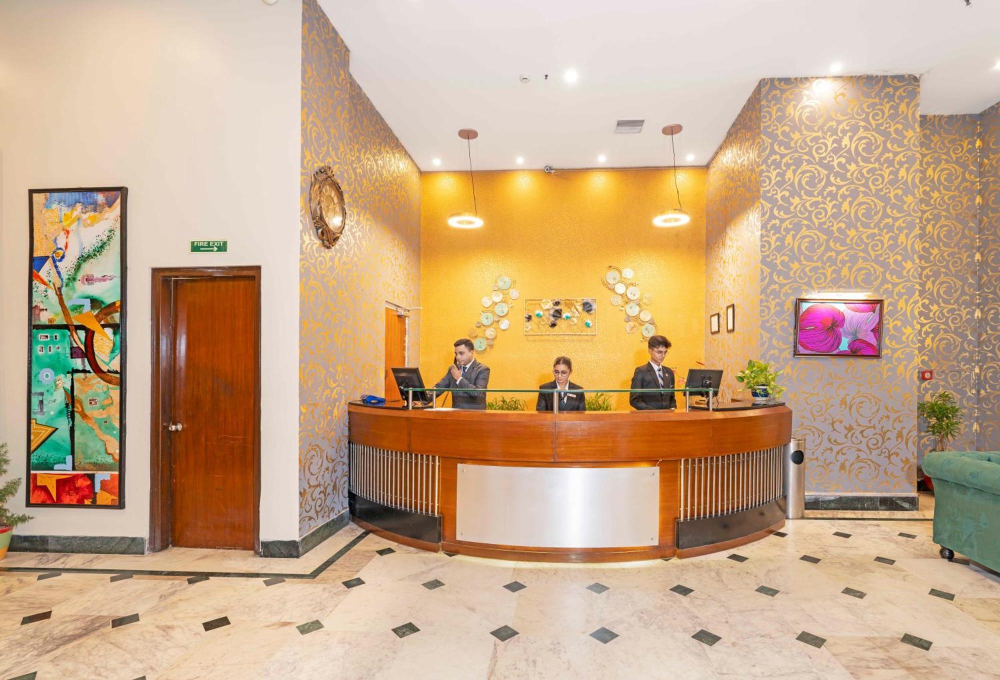 כלכותה Indismart Hotel מראה חיצוני תמונה