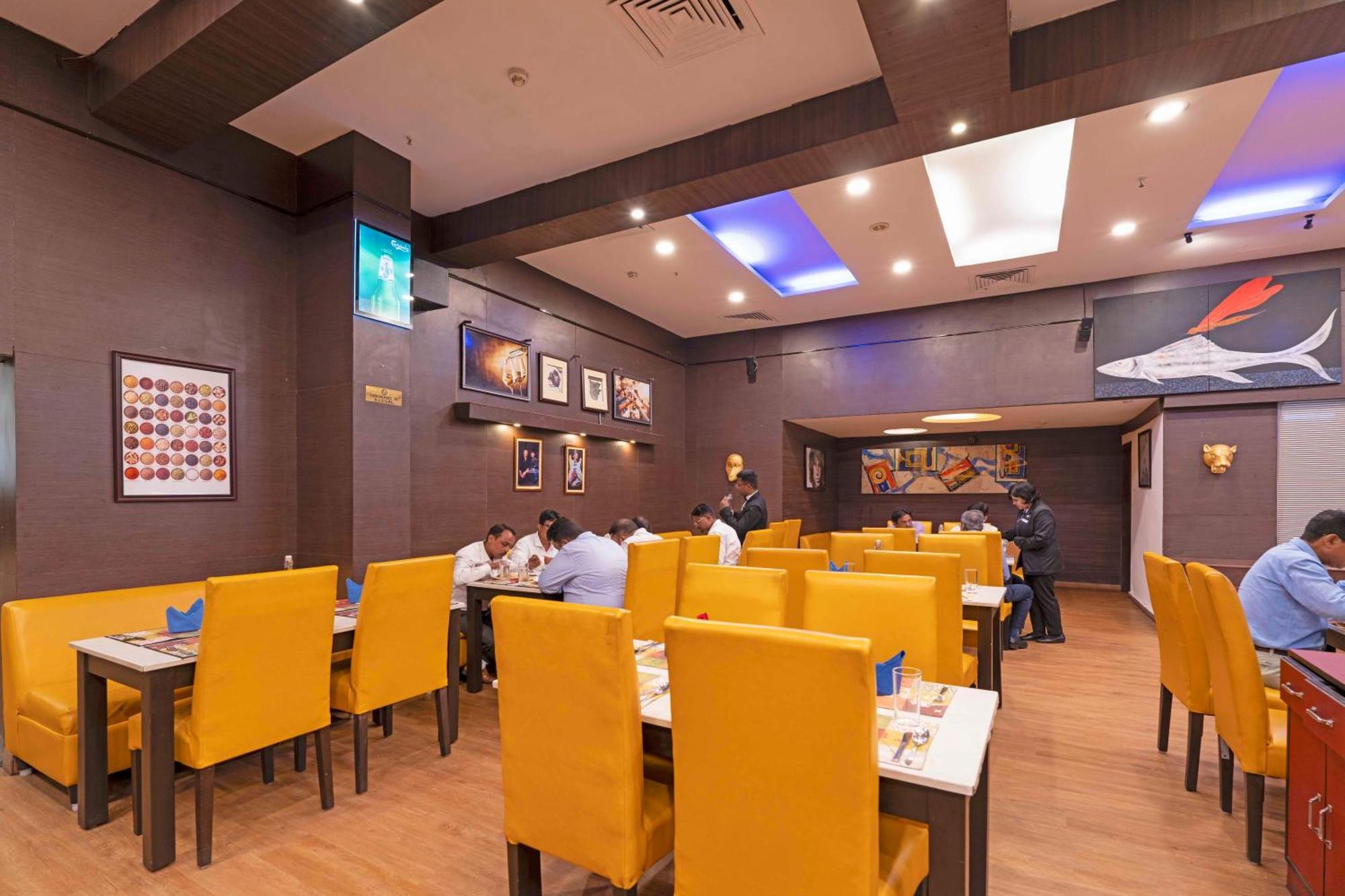 כלכותה Indismart Hotel מראה חיצוני תמונה