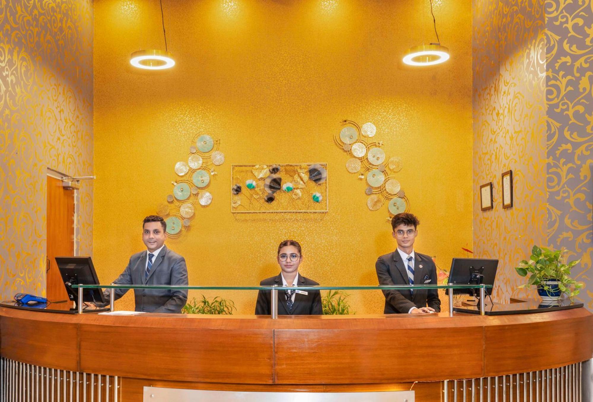 כלכותה Indismart Hotel מראה חיצוני תמונה