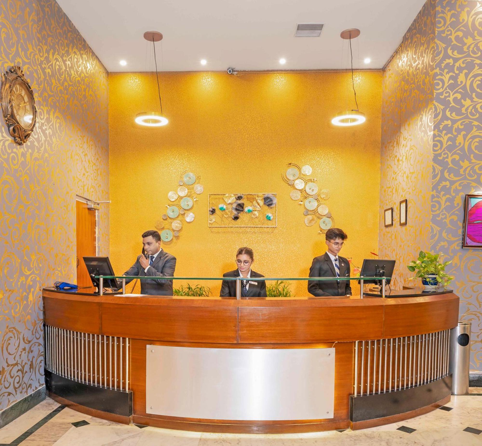 כלכותה Indismart Hotel מראה חיצוני תמונה
