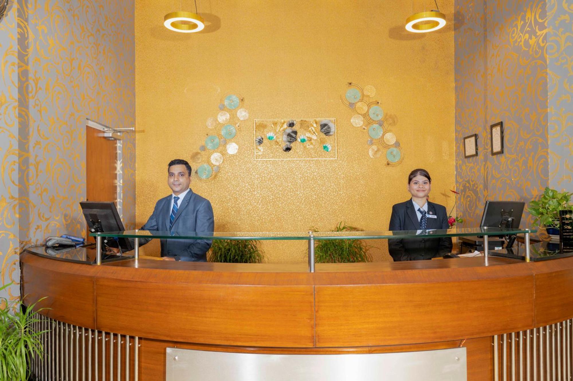 כלכותה Indismart Hotel מראה חיצוני תמונה