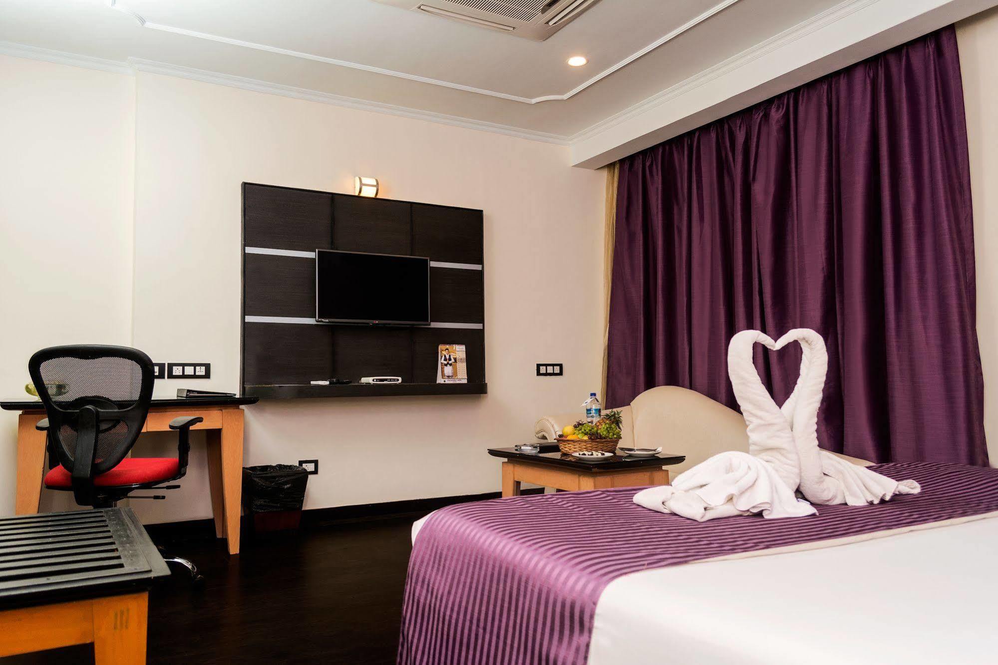 כלכותה Indismart Hotel מראה חיצוני תמונה