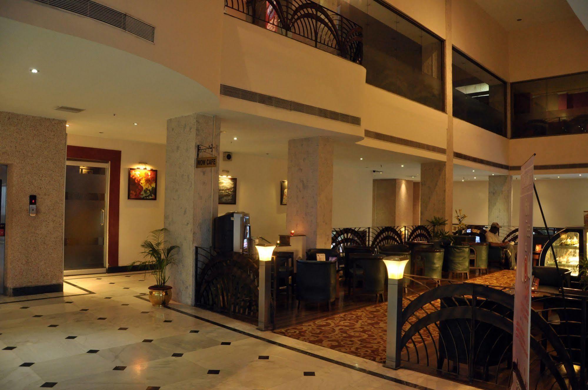 כלכותה Indismart Hotel מראה חיצוני תמונה