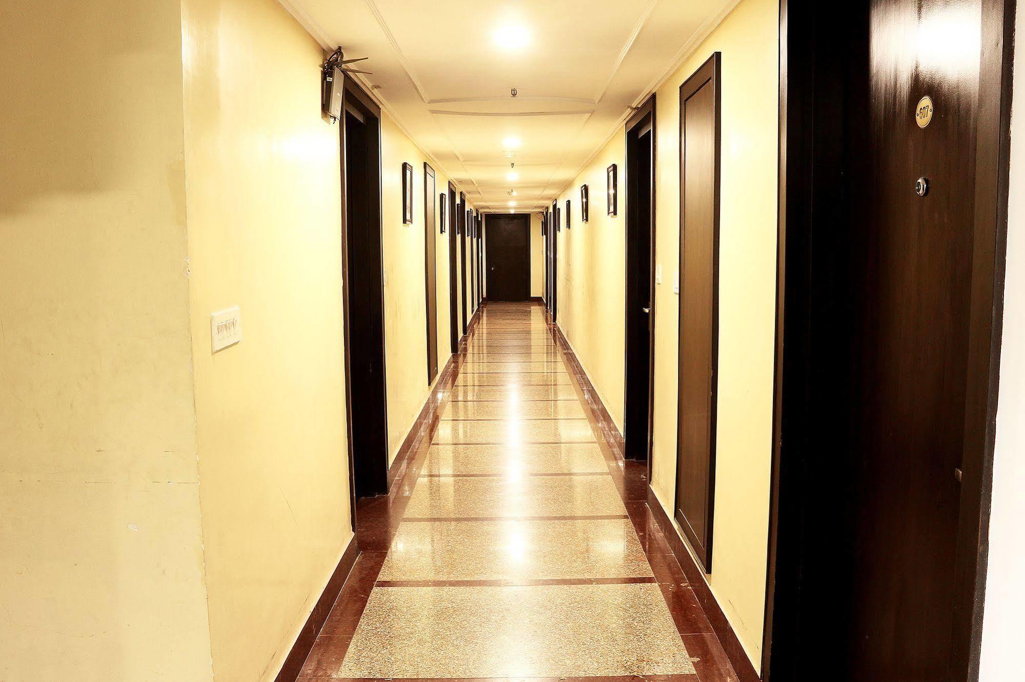 כלכותה Indismart Hotel מראה חיצוני תמונה